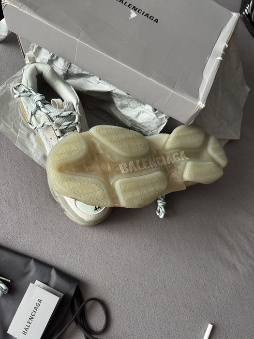 Balenciaga triple s clear sole