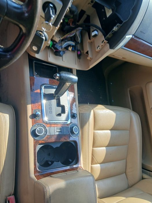 VW Touareg 3.0 TDI V6 ,224 к.с. ,автомат,60 броя на части.