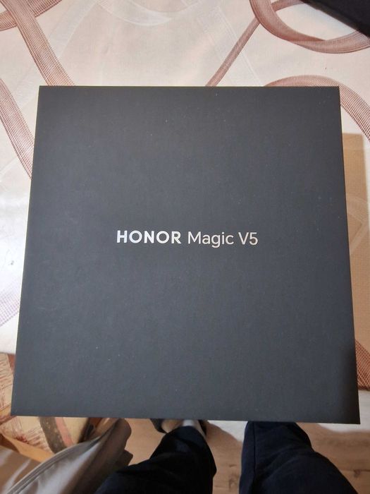 Нов смартфон Honor Magic V5 с вътрешна памет от 512GB. .