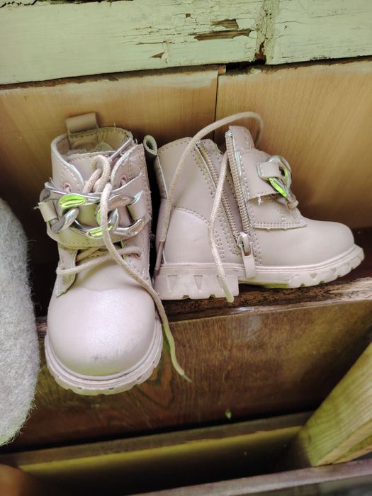 Продам детскую обувь