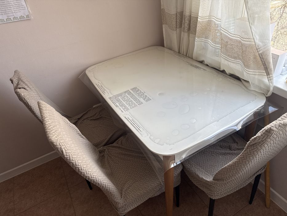 Продам стол со 4 стулями