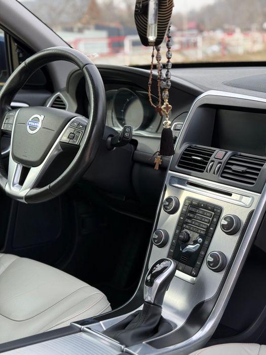 VOLVO XC60 D5 2.0 Diesel – 190 CP – Ocean Race – Automat