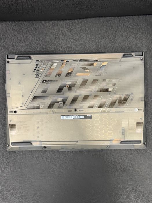 Продавам нов лаптоп MSI Cyborg 15 A13V