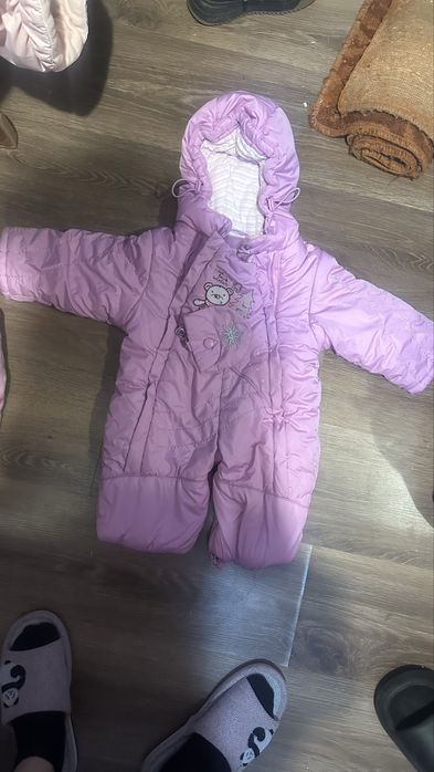 Продам два комбинеезона конверта на новорожденную