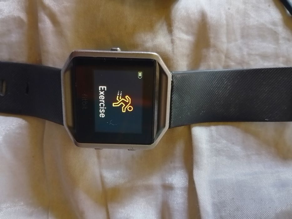 Ceas inteligent Fitbit Blaze,monitorizare puls fitnes,etc