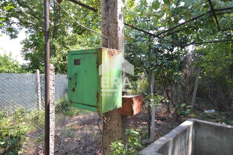 Вила с двор във вилна зона ,,Куба,,