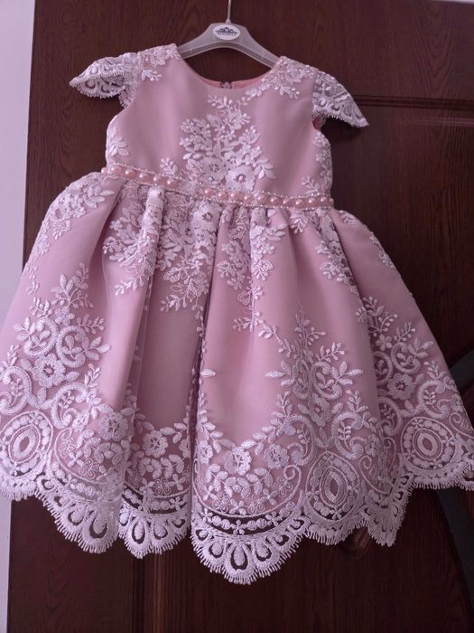 Децка рокля за повод