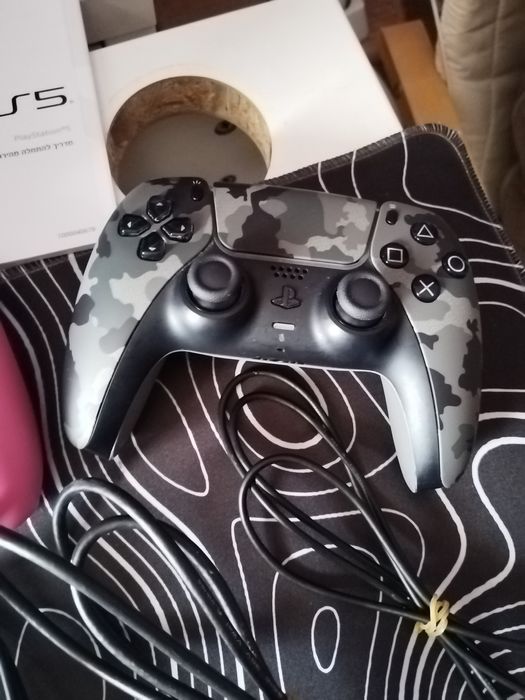 PlayStation 5 slim с три игри и три джойстика