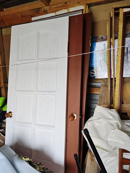 Двери межкомнатные количество 3 шт в хорошем состоянии