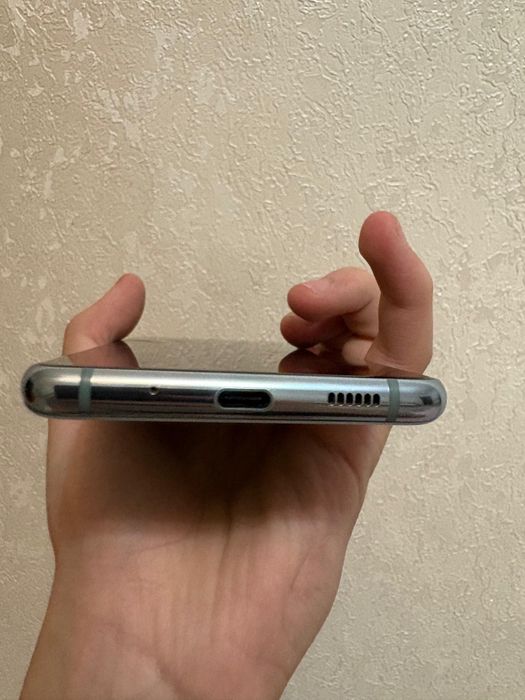 Срочно продам Samsung Galaxy S20 EF