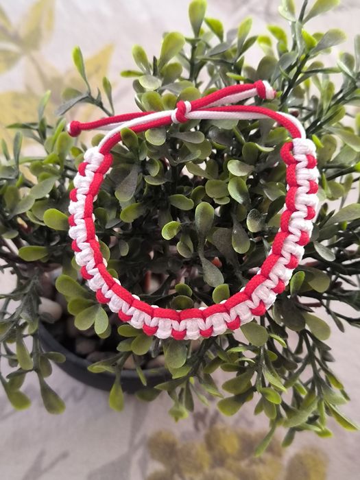 Мартеници на едро