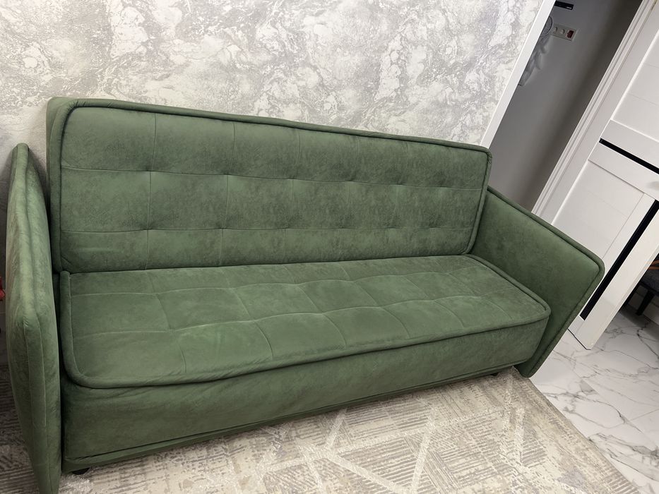Диван. Цвет-зеленый.