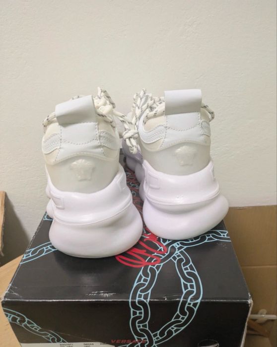 Versace chain reaction