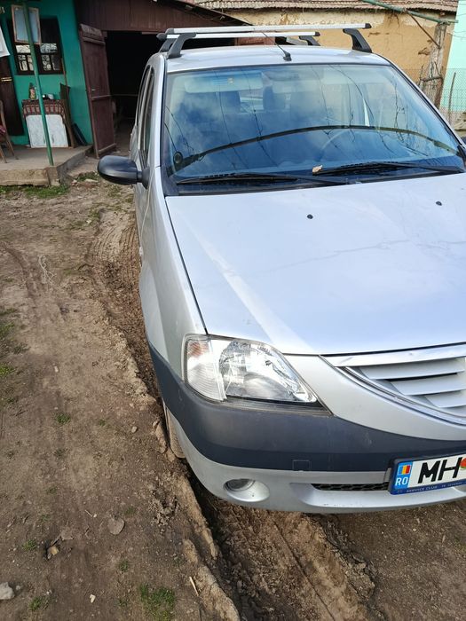 Vând Dacia Logan