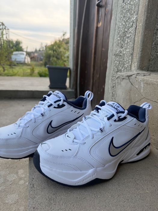 Бели мъжки обувки Nike