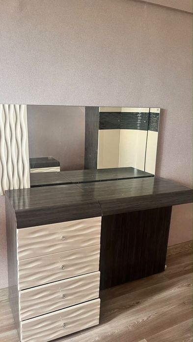 Шкаф с тумбочкой