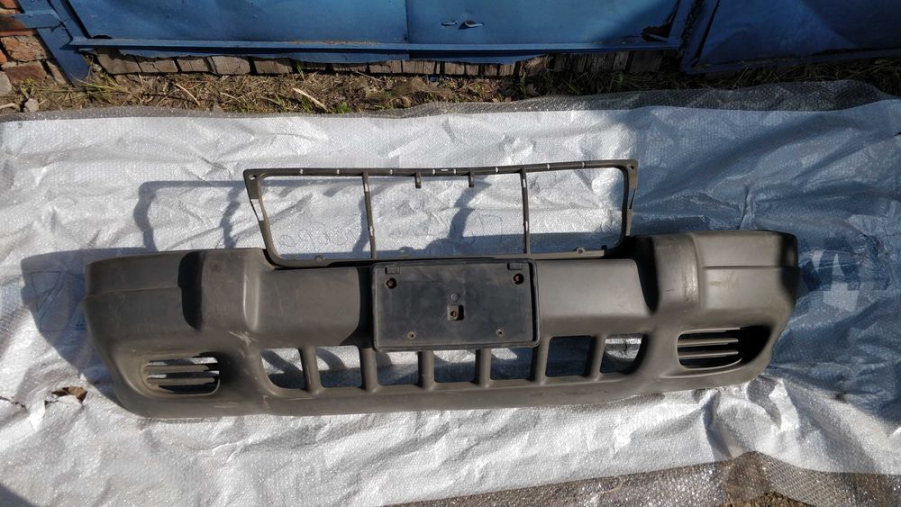 Бампер передний Jeep Cherokee