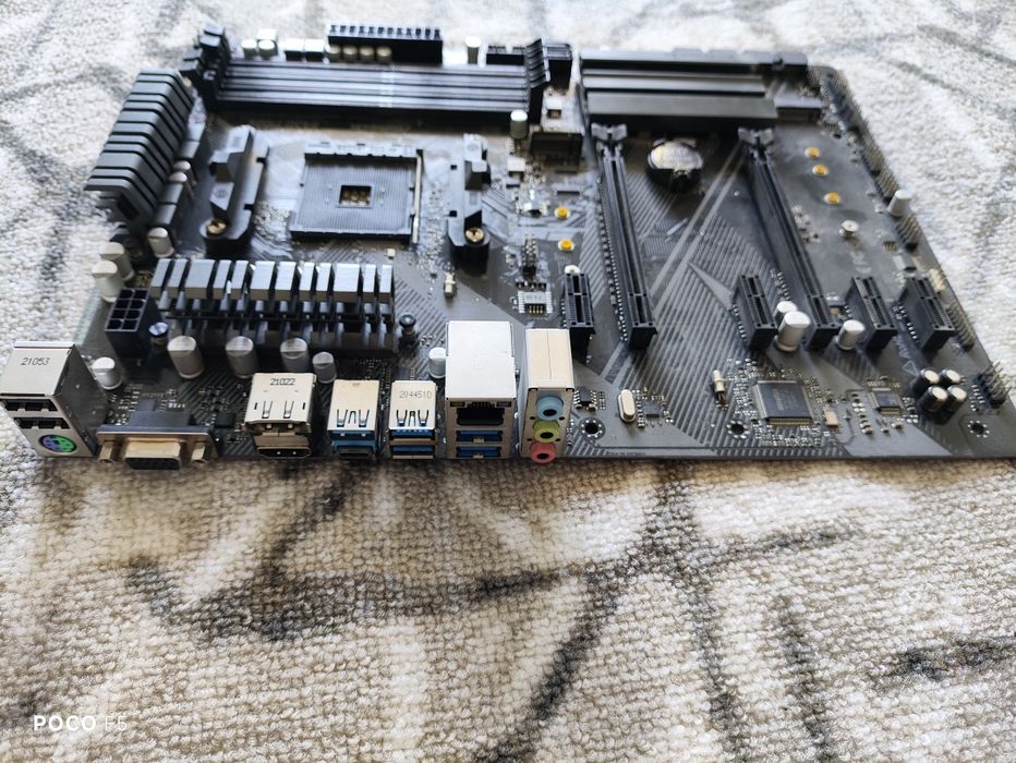 Продам материнскую плату asrock b450 pro 4
