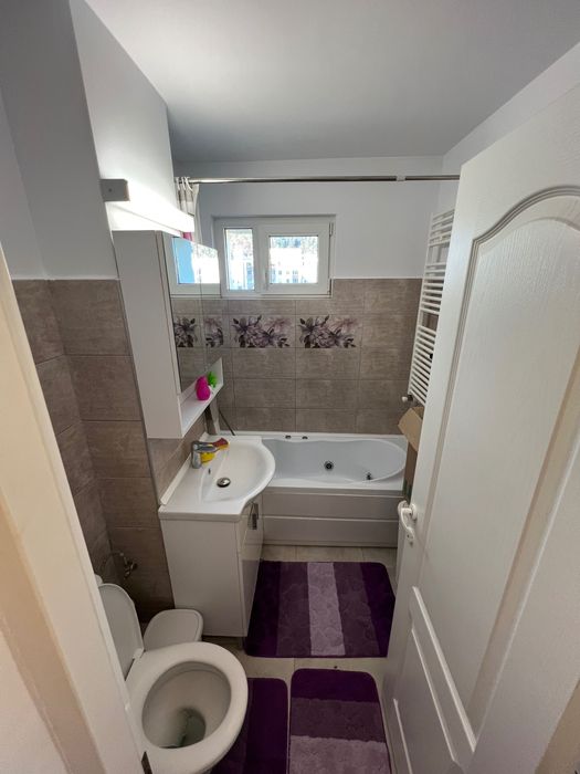 Proprietar inchiriez apartament 2 camere central (mobilat si utilat)
