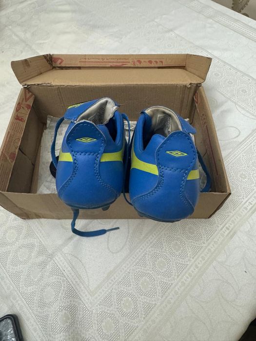 Бутсы  37 размер