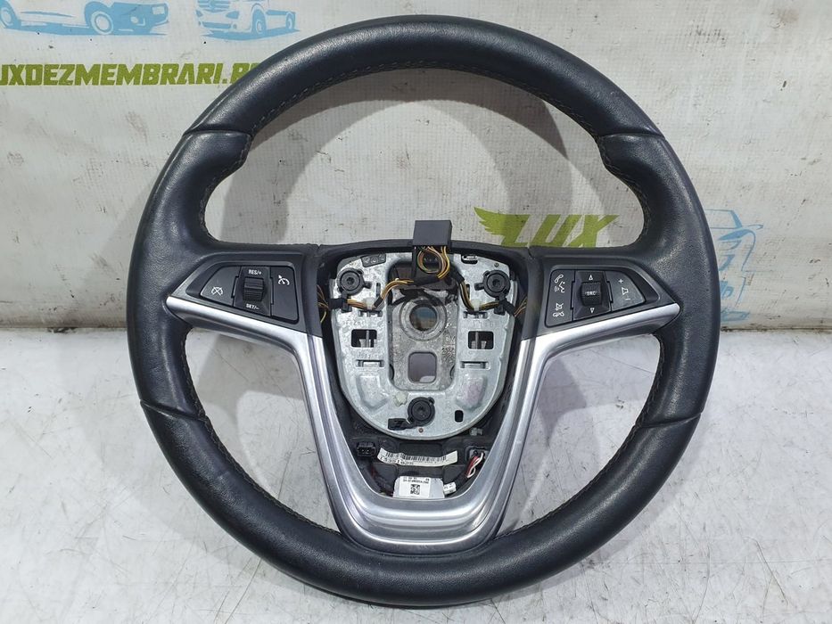 Volan in 3 spite cu comenzi 13351025 Opel Astra J (2009 - 2012) 1.4 benzina 1.4 benzina A14XER
