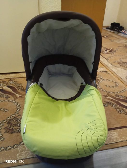Детска количка с три коша.