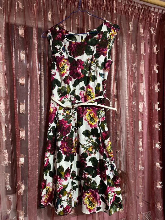 Rochii purtate o singura data,in stare perfect noua!