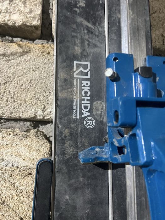 Продам плиткорез.