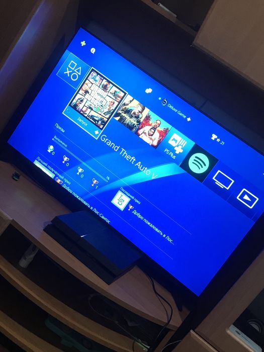 Продам плейстейшин 4 в идеальном состояние