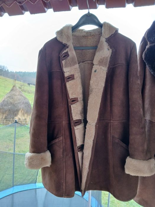 Vând cojoc de damă și bărbătesc din piele de miel