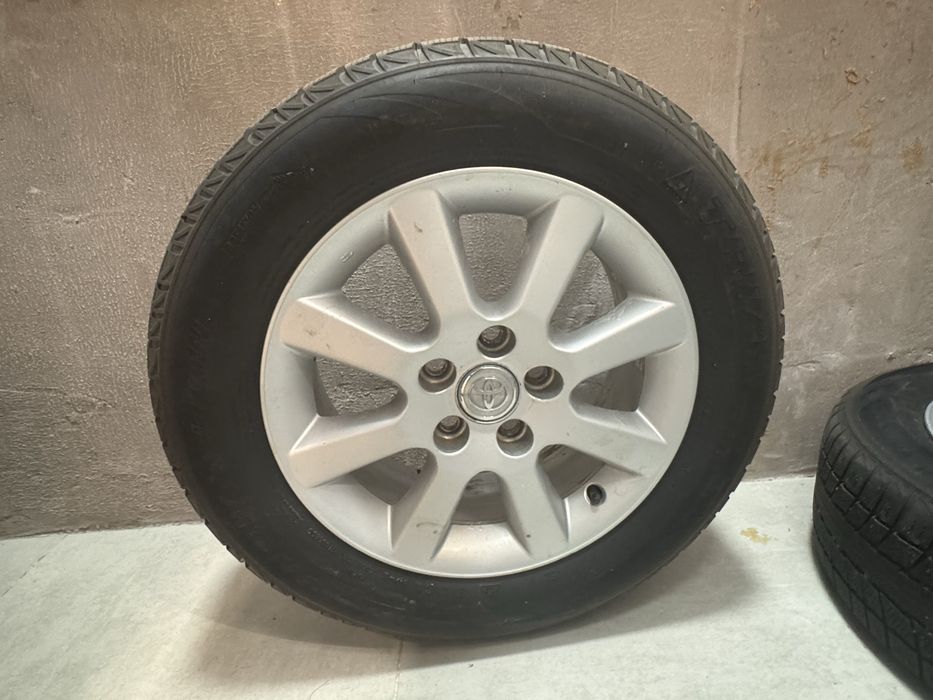Тайота  диски с резиной