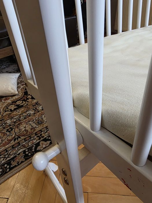 Pătuț / Leagăn din lemn alb pentru bebeluși cu saltea și roți