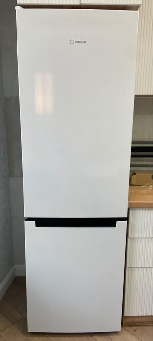 СРОЧНО продам холодильник Indezit