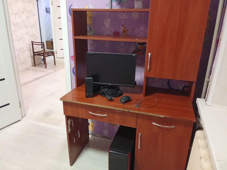 Компьютер с столиком