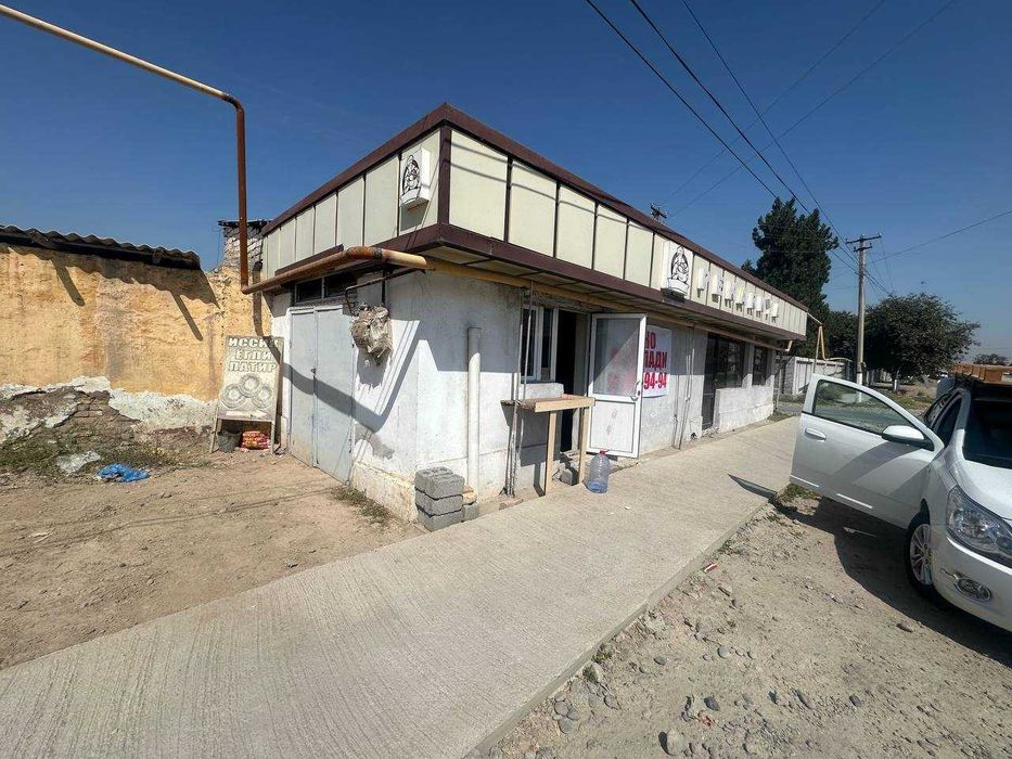 Здание под магазин и пекарню на оживлённой улице