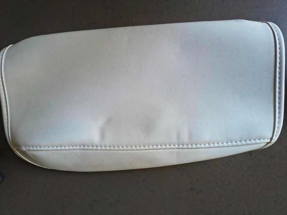 Husa protectoare cutie cotieră din piele pentru Tesla