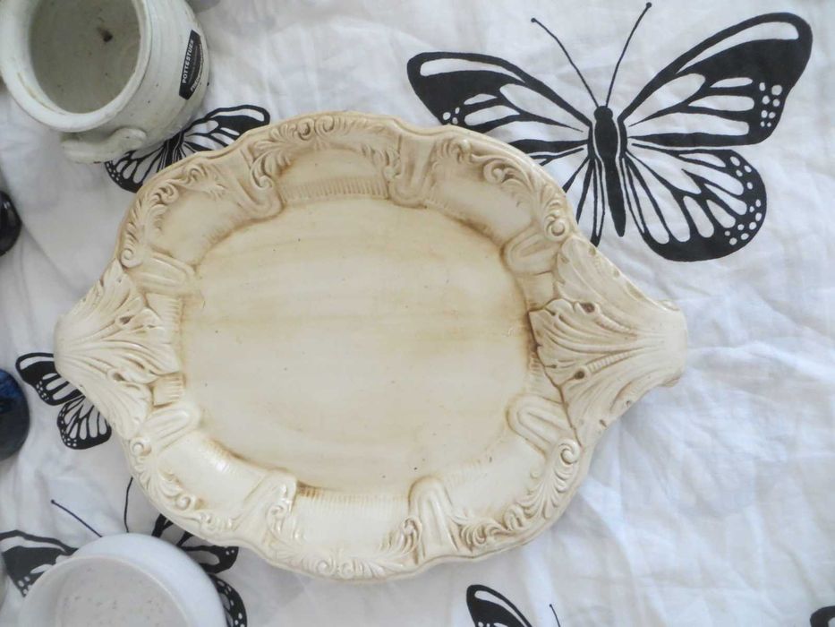 Керамично плато и съдове за декорация