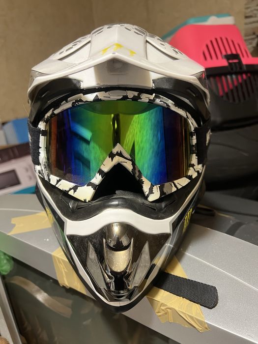 Кросова каска с очила