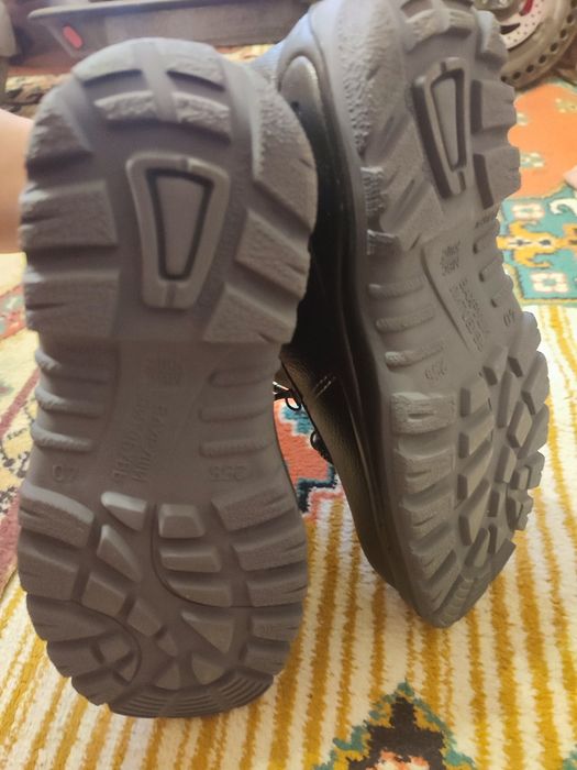 Продам новые рабочие  зимние ботинки 41 раз