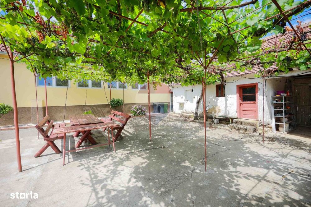 Casă cu 3 camere, complet renovată, teren 8.788 mp, Forosig