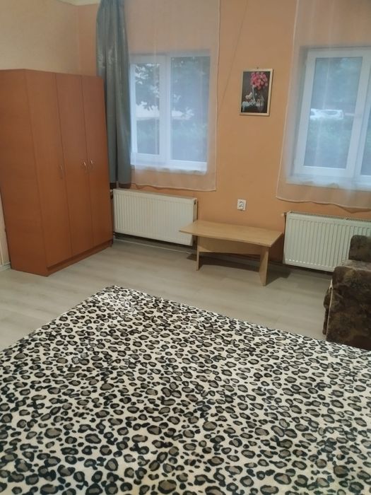 Închiriez garsonieră