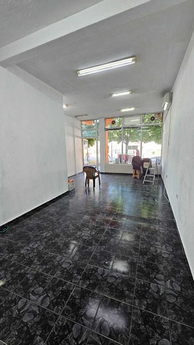 Дава се под наем Магазин в Търговище, Център - 65 кв.м за 510 € - Снимка #2