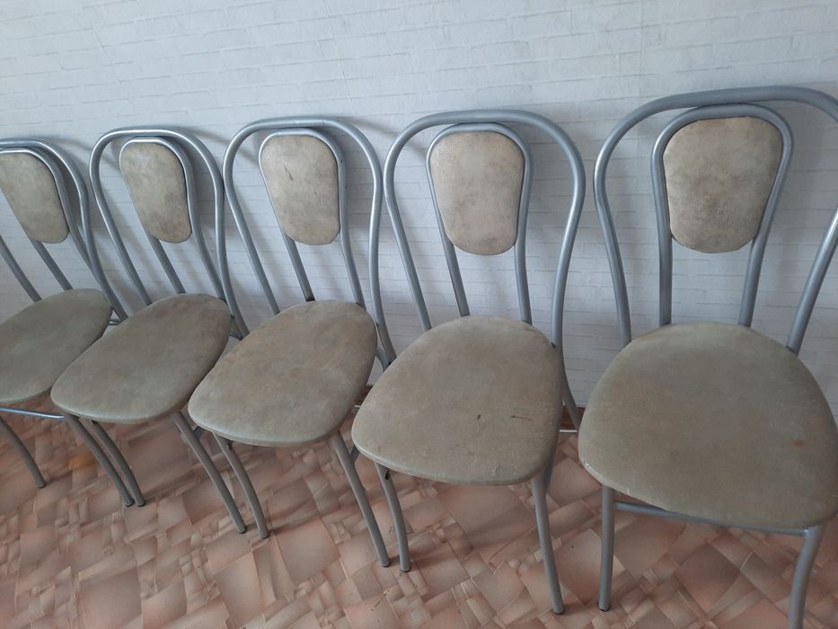 Стулья 5 штук с чехлами