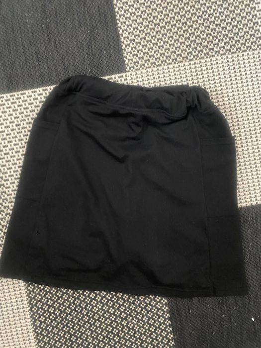 Lot damă XS – fustă neagră lungă +fustă neagră scurtă (cu pantaloni scurți)+ tricou alb elegant