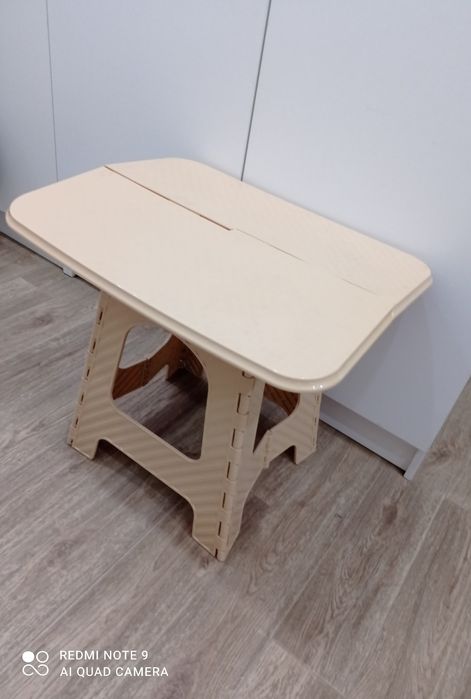 Продам столик складной . Детский.