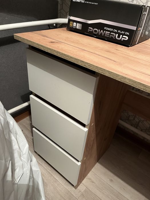 Продаю стол универсальный