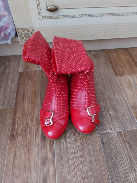 Продам сапоги новые