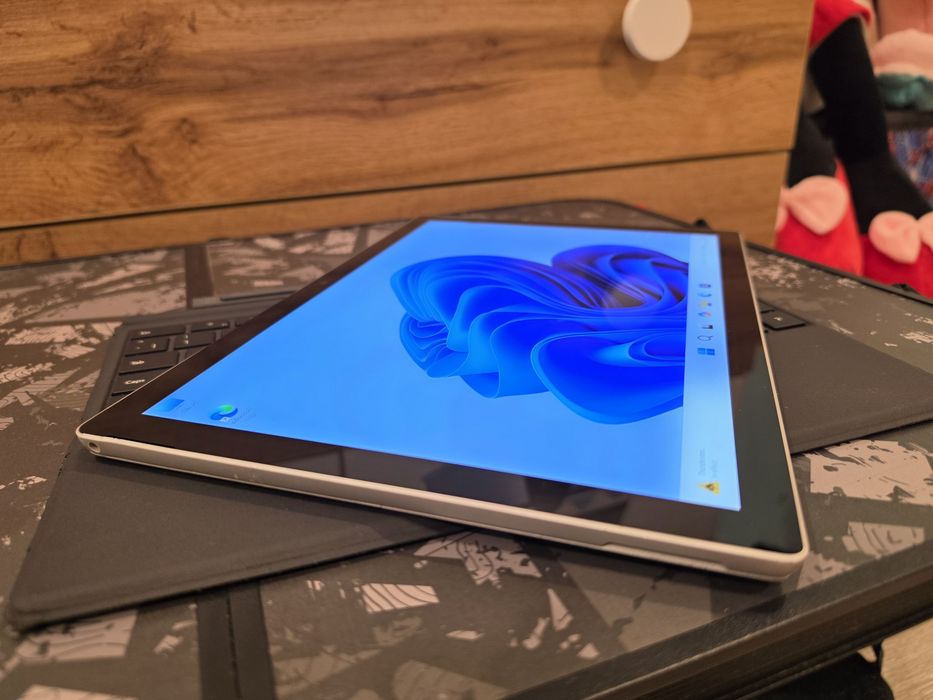 Microsoft Surface Pro 7+ / i7-11th / 16GB Ram / 256 SSD