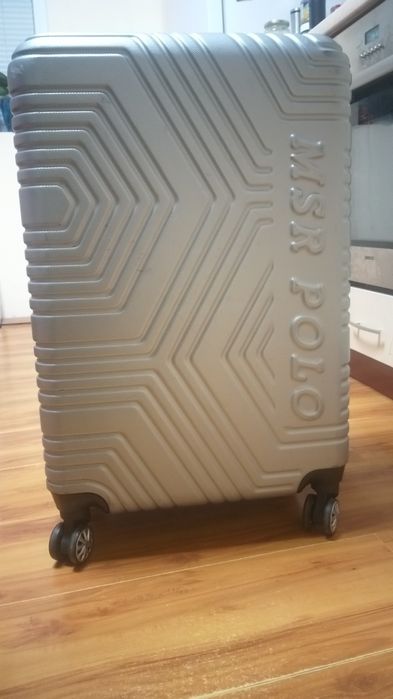 Куфар среден размер