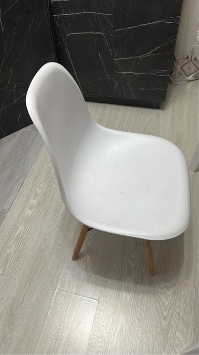 Стол со стульями срочно продам